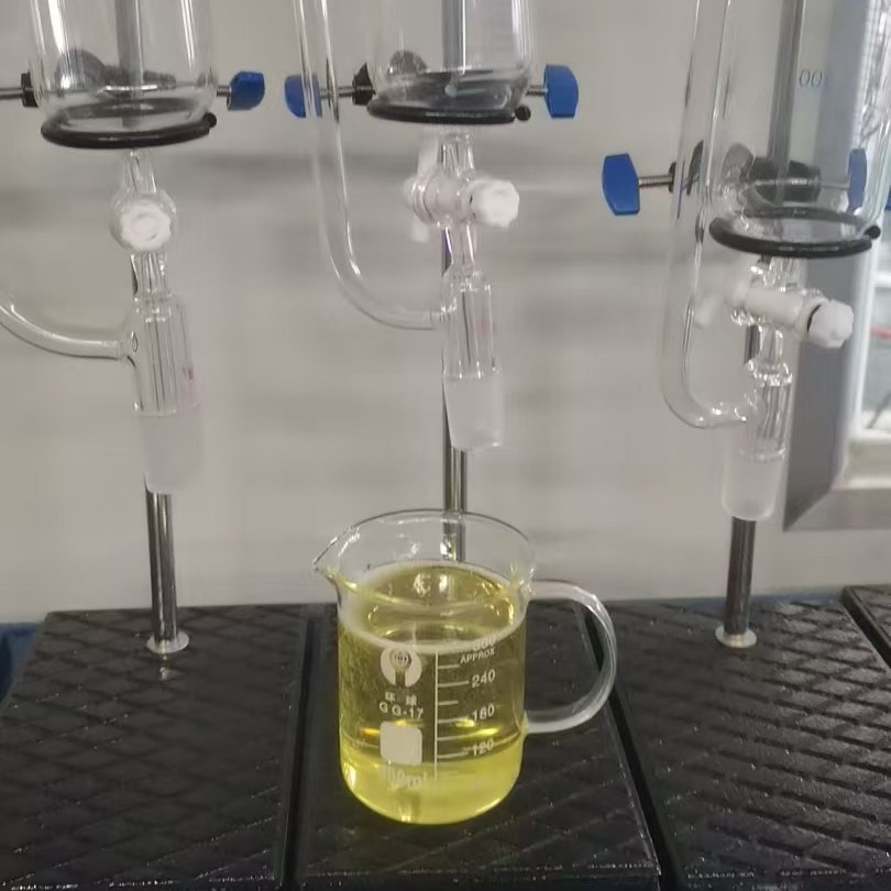 eugenol-clear-liquid.jpg